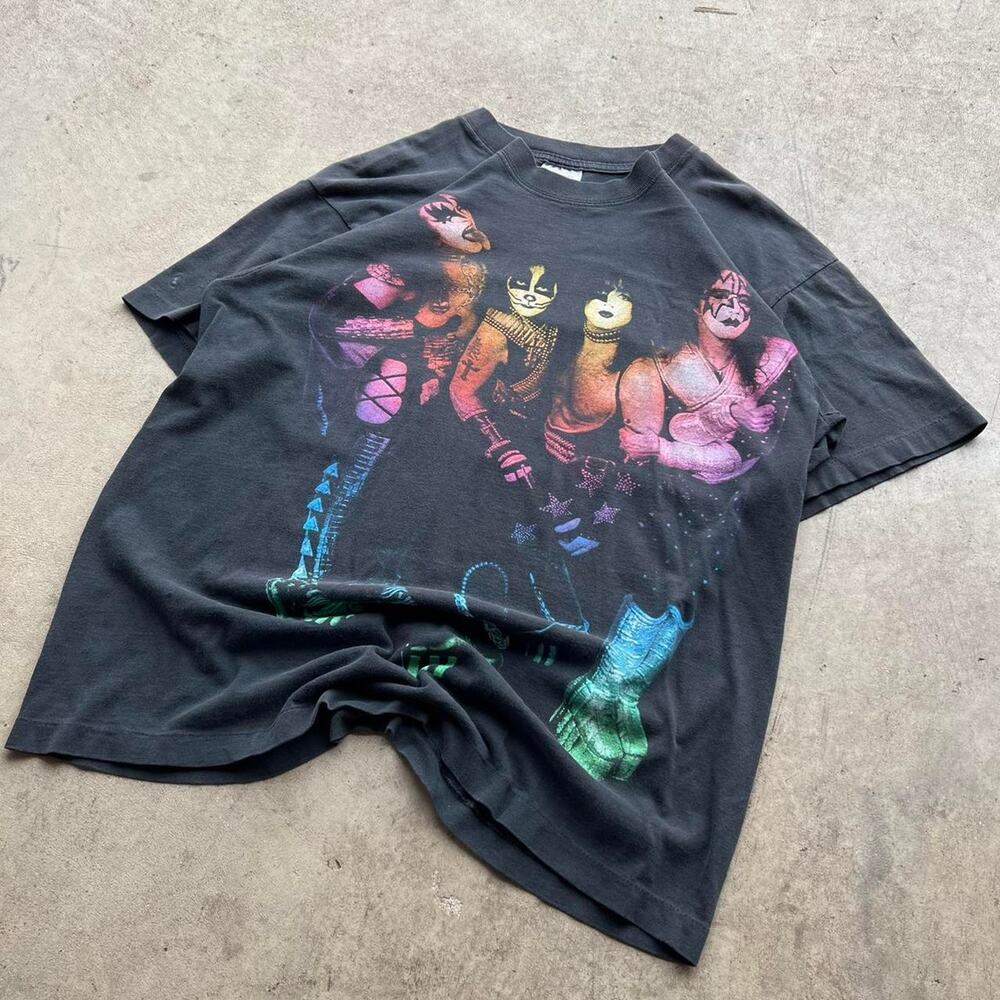 Single-Stitched Faded 1996-97 KISS They’re Back! Band T-Shirt Size XL